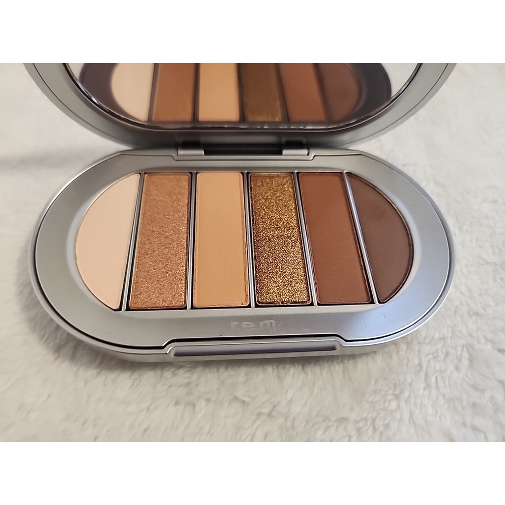 r.e.m. Beauty Midnight Shadows Babydoll Eyeshadow Palette - Picture 4 of 5